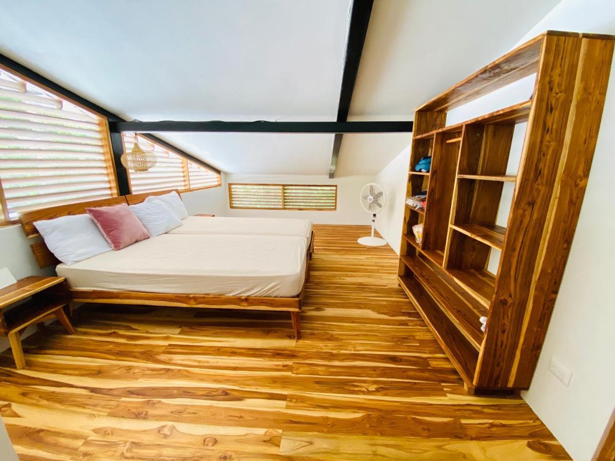 Nosotros - Surf House & Casitas Playa Maderas