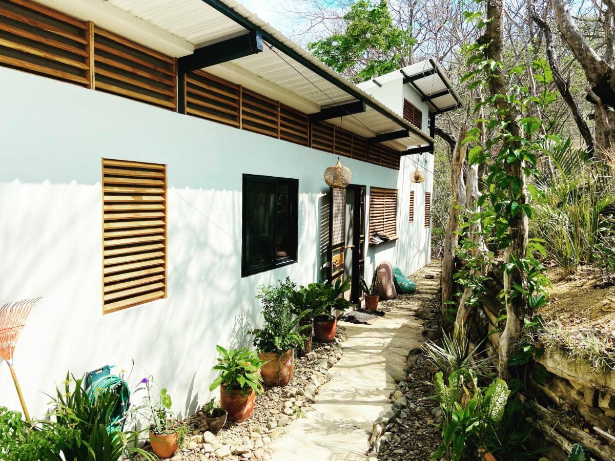 Nosotros - Surf House & Casitas
