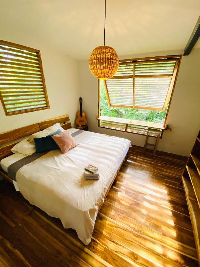 Nosotros - Surf House & Casitas *