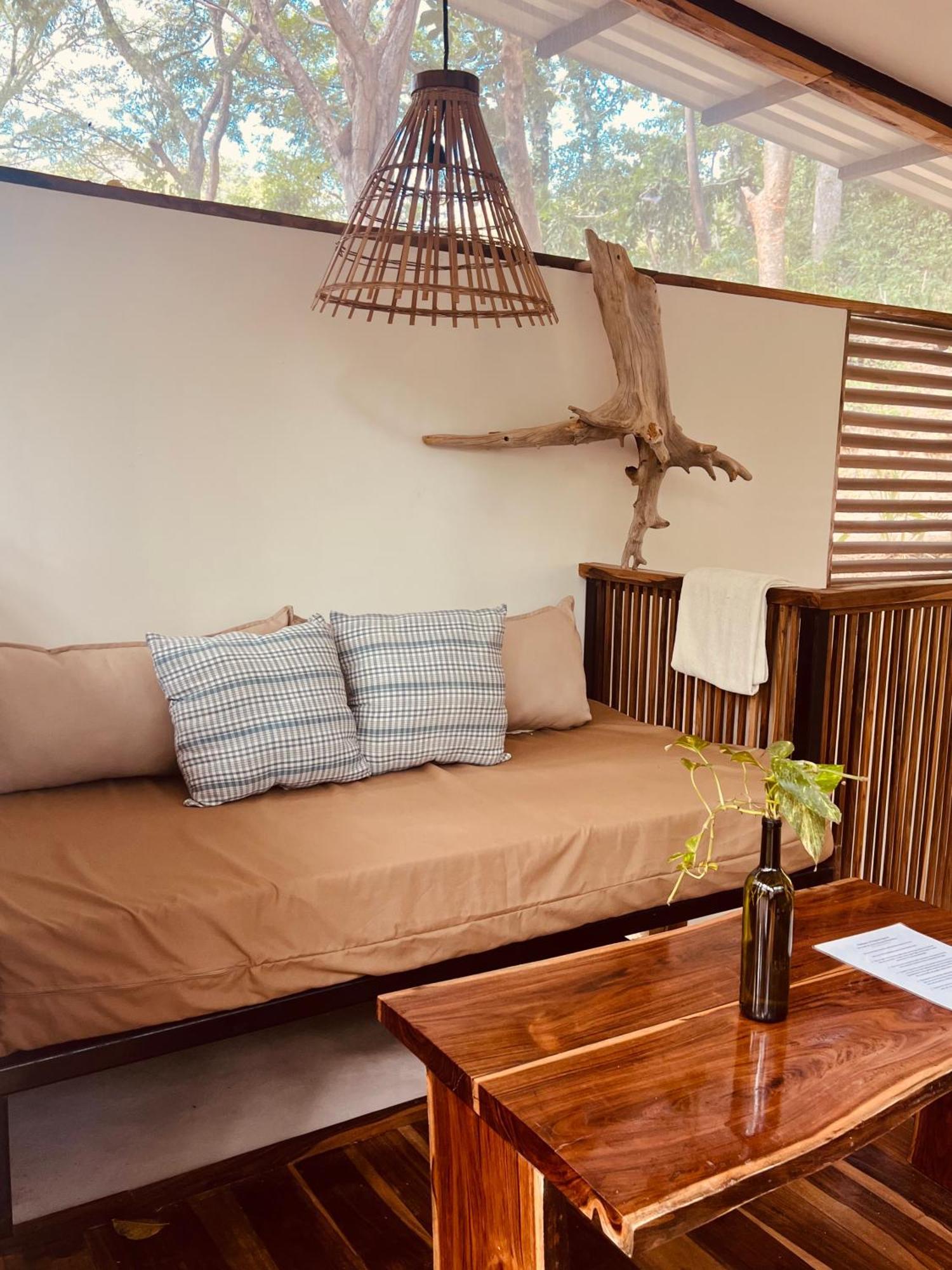 Nosotros - Surf House & Casitas Playa Maderas