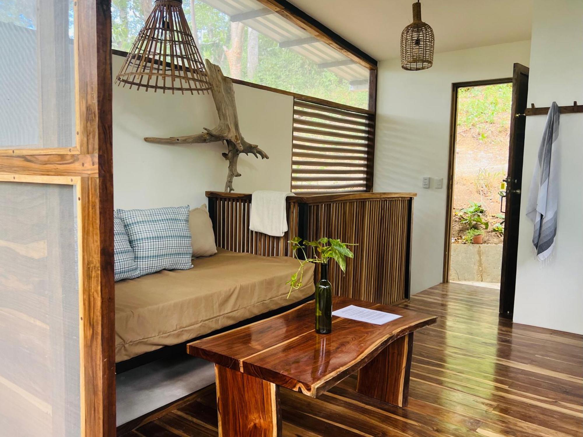 Nosotros - Surf House & Casitas