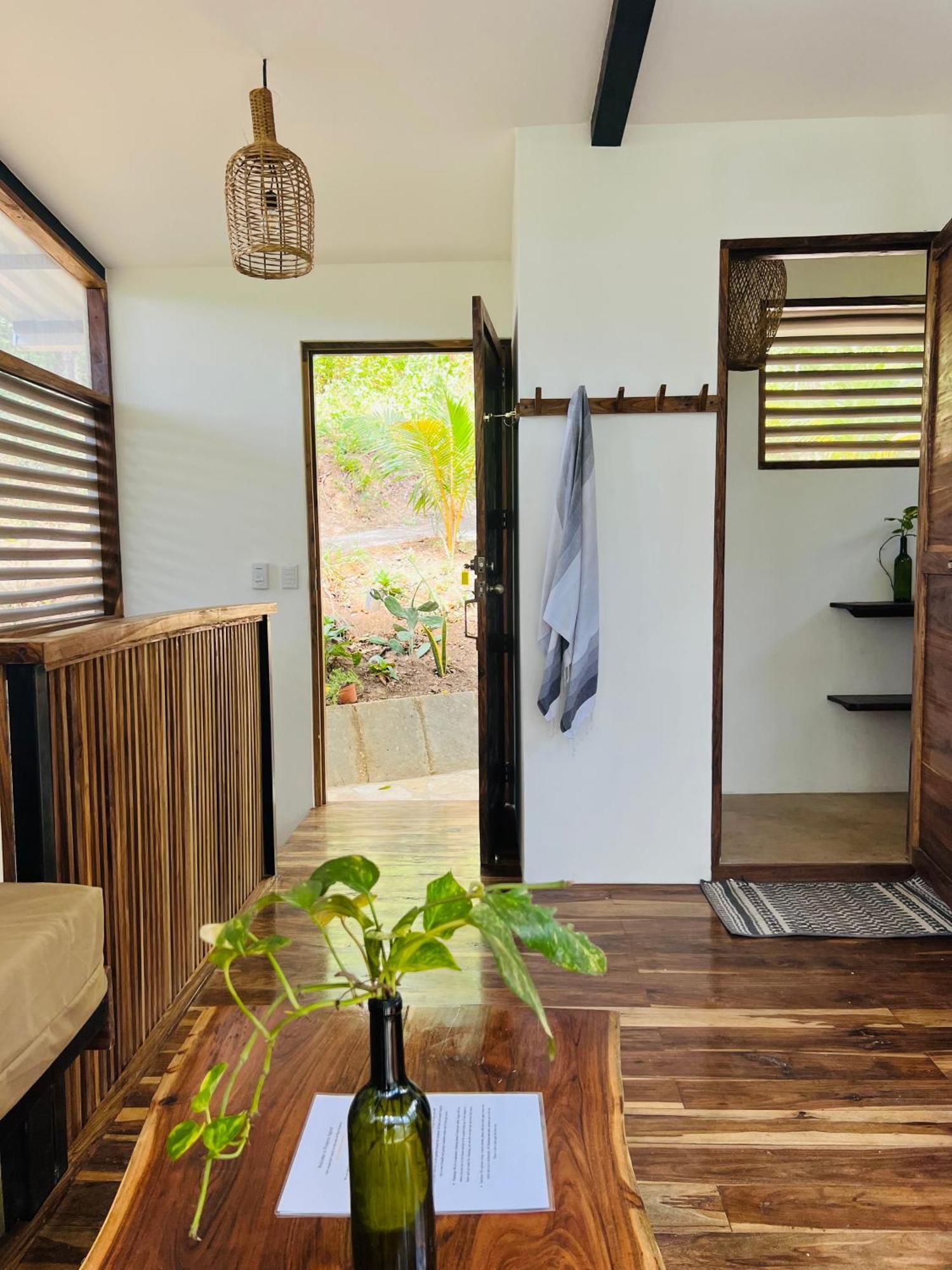 Nosotros - Surf House & Casitas