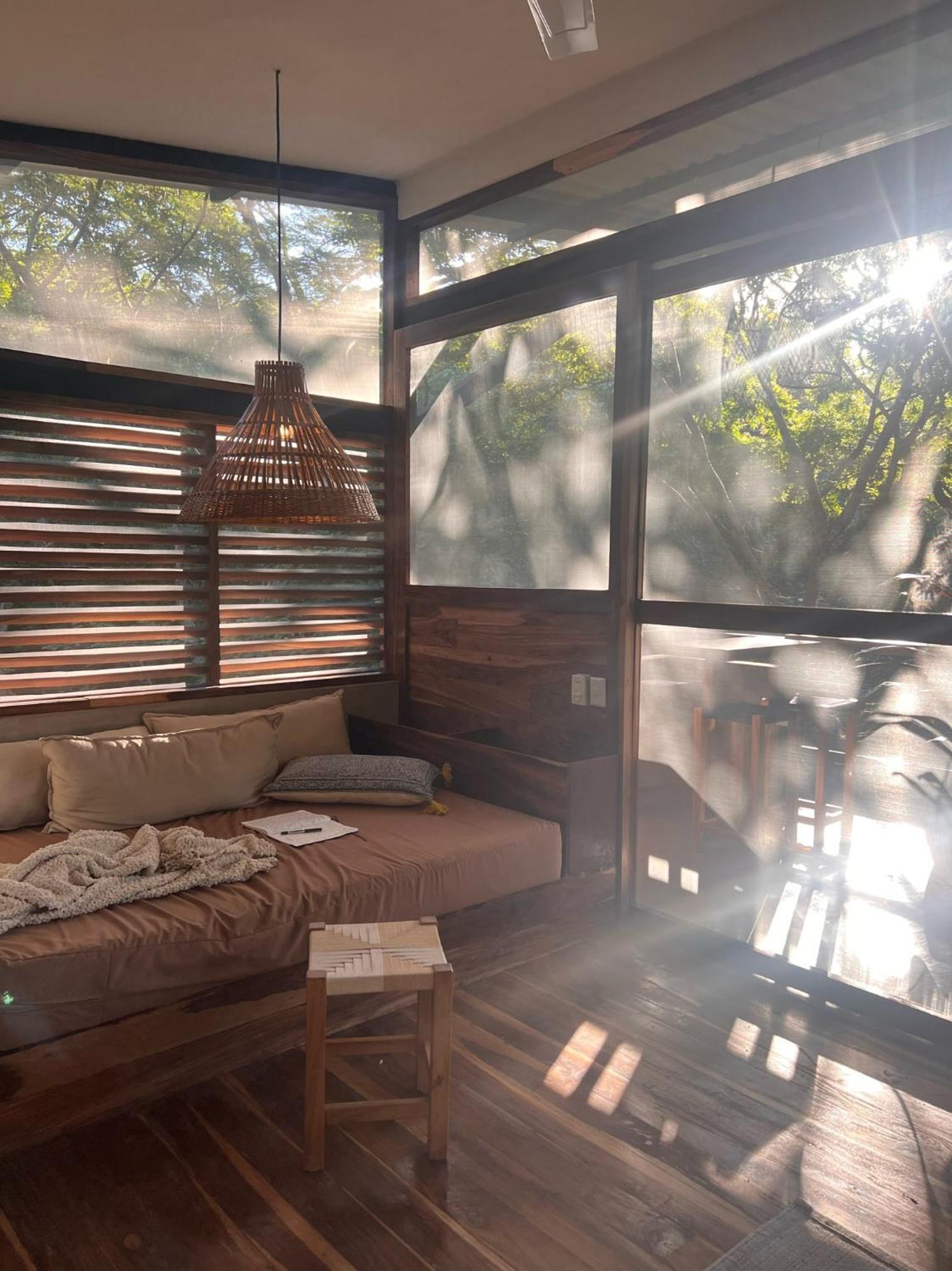 Nosotros - Surf House & Casitas