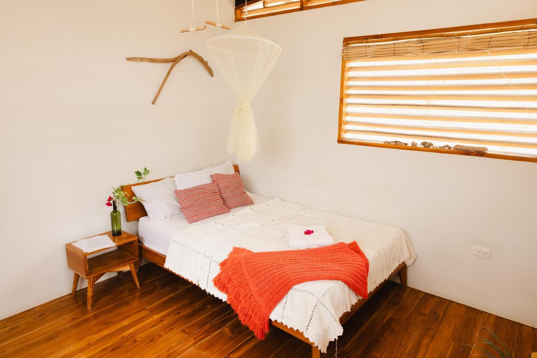 Nosotros - Surf House & Casitas
