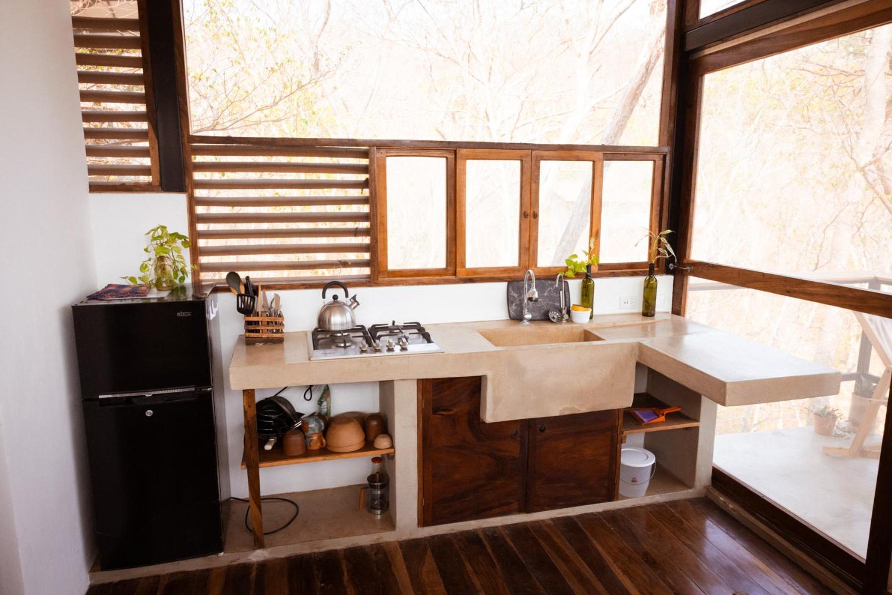 Nosotros - Surf House & Casitas Playa Maderas