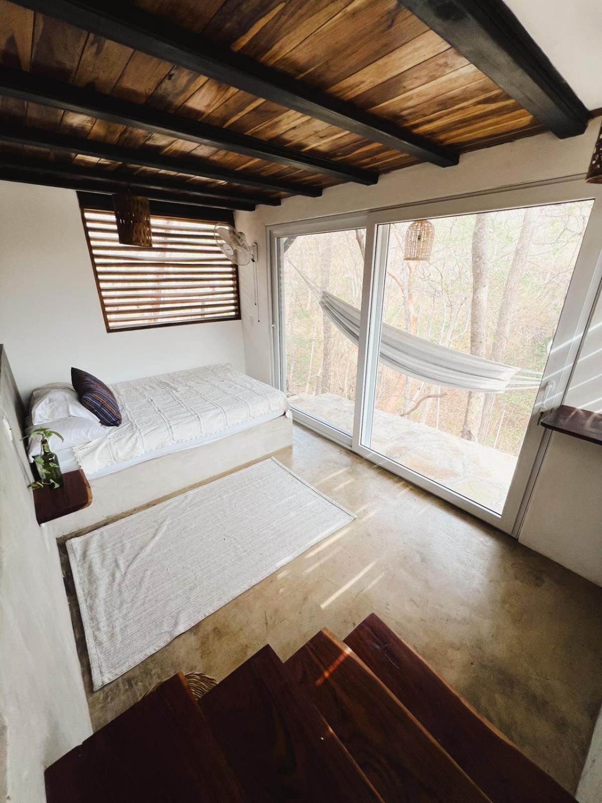 Nosotros - Surf House & Casitas